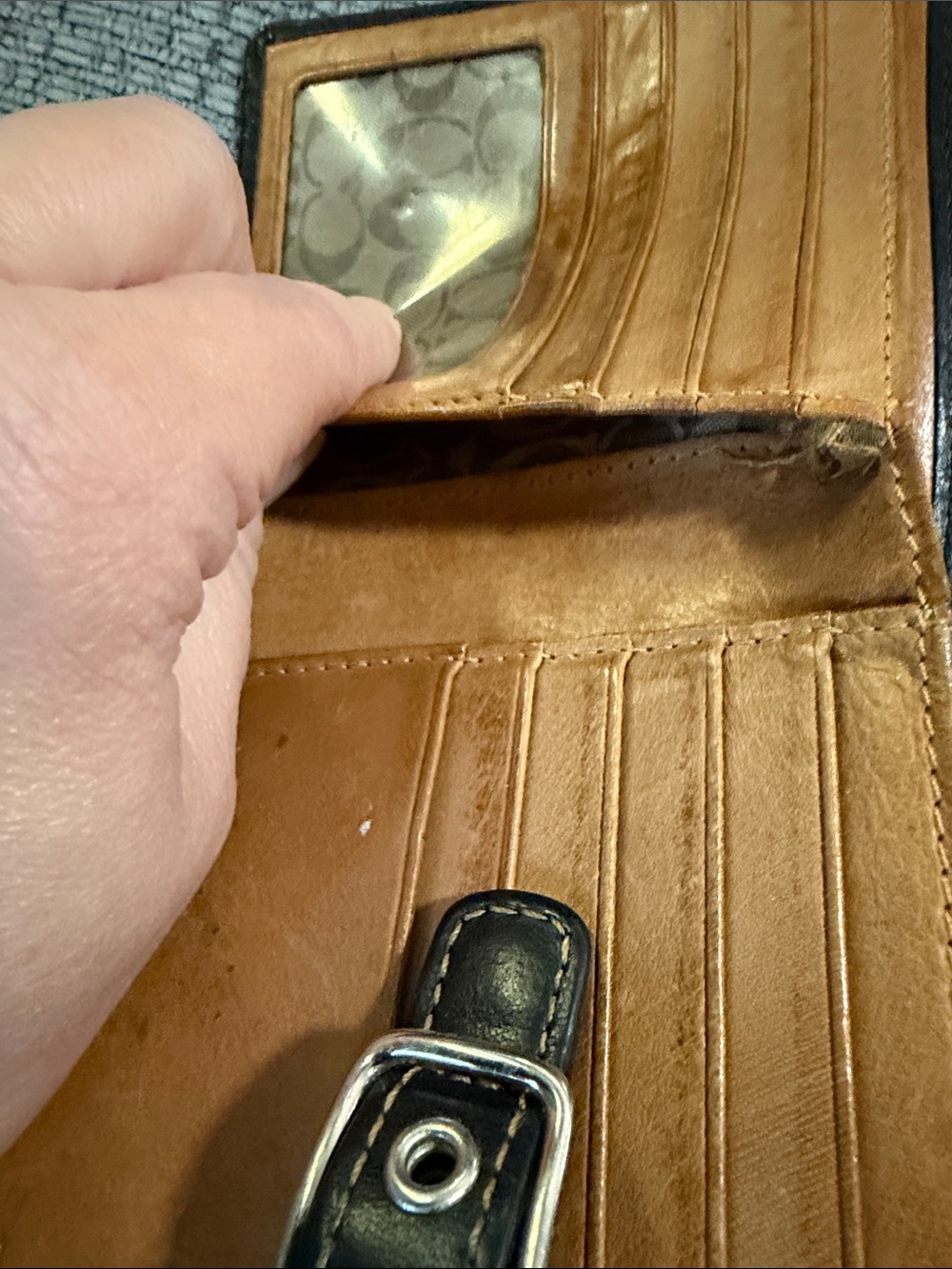 Vintage Coach Men or Women’s Bifold Wallet in Tan and Black with Signature - Picture 7 of 14